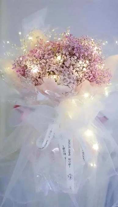 送女朋友蓝色满天星花语怎么说，蓝色满天星适合送谁