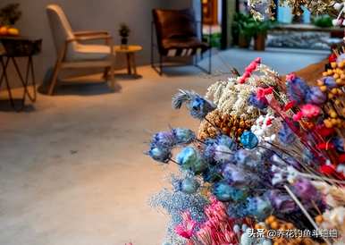 插鲜干花的瓶子里要放水吗？插瓶的干花要加水吗？