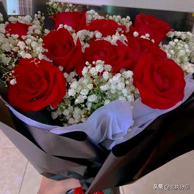 红玫瑰语和寓意是什么，两朵红玫瑰的花语和寓意是什么？