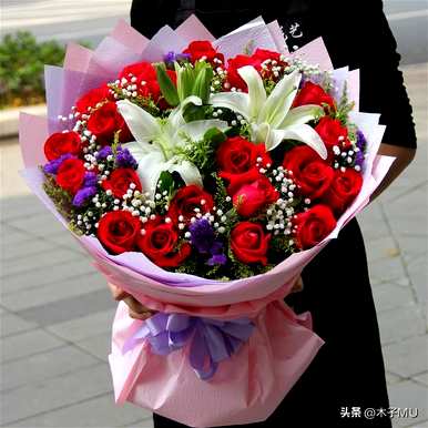 碎冰蓝渐变红玫瑰语，红玫瑰语是什么意思？